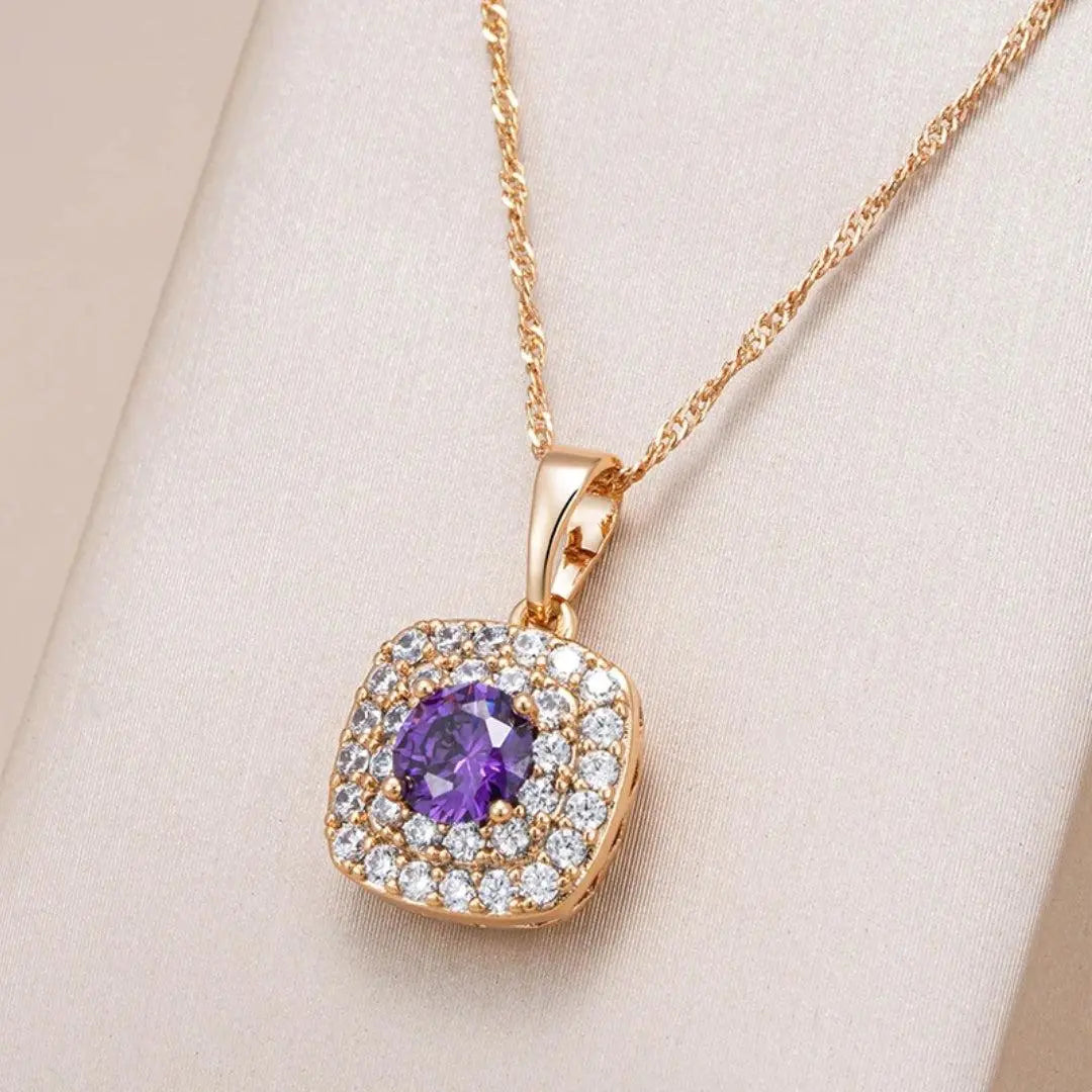 Elegant lilac shiny necklace