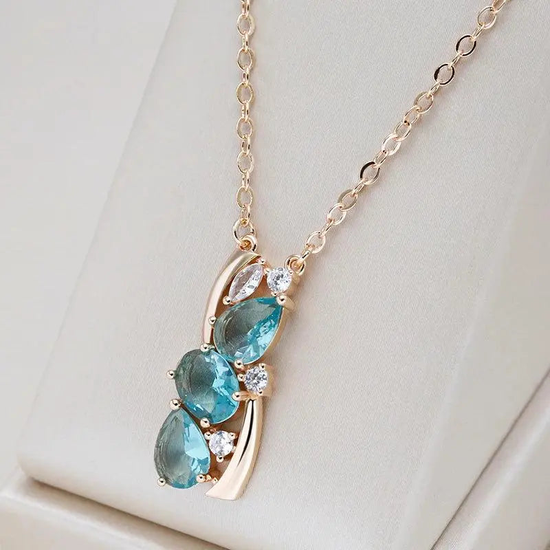 Elegant necklace made of blue crystal