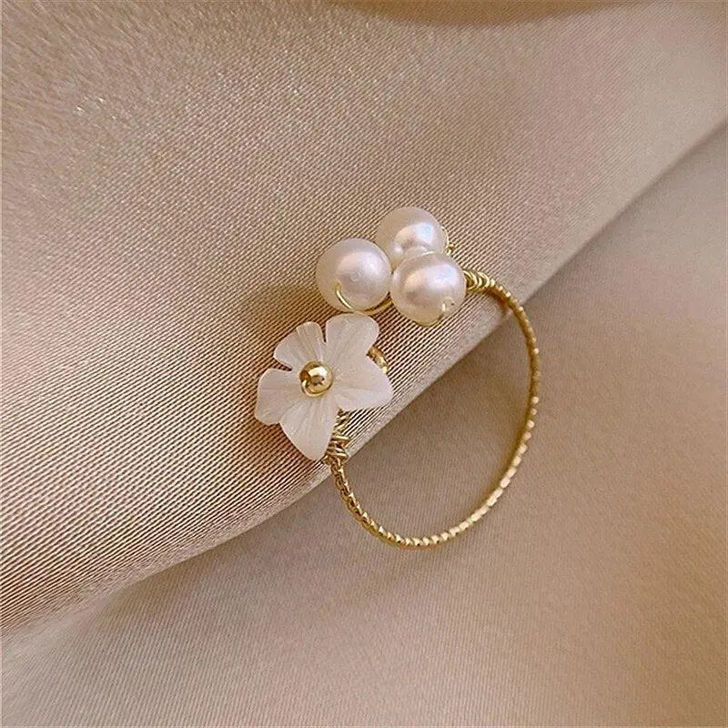 Adjustable Pearl Flower Ring in Golden