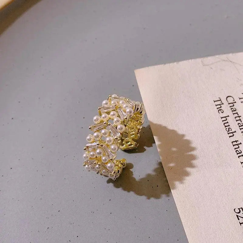 Luxurious Pearl Ring Golden