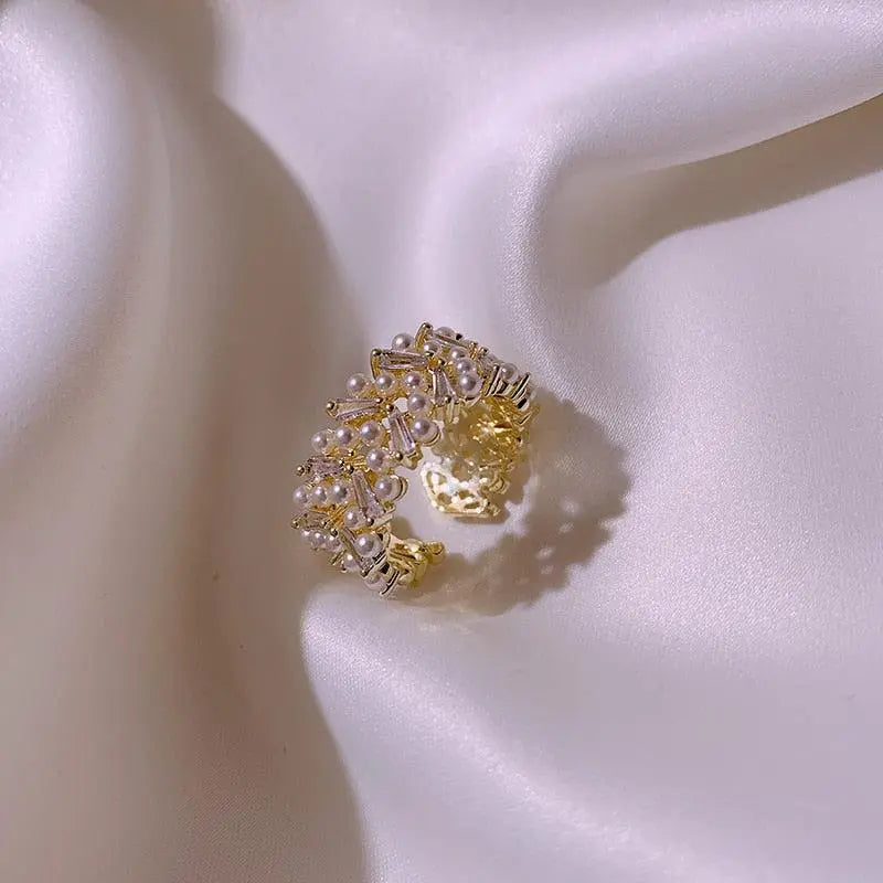 Luxurious Pearl Ring Golden
