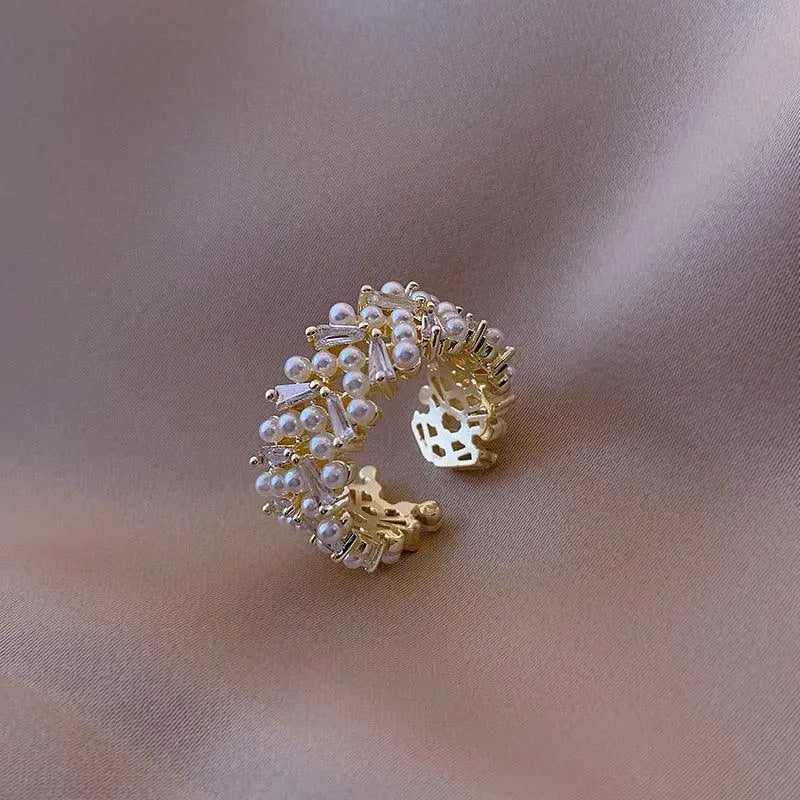 Luxurious Pearl Ring Golden