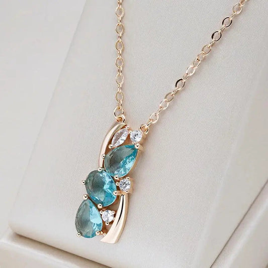 Elegant necklace made of blue crystal