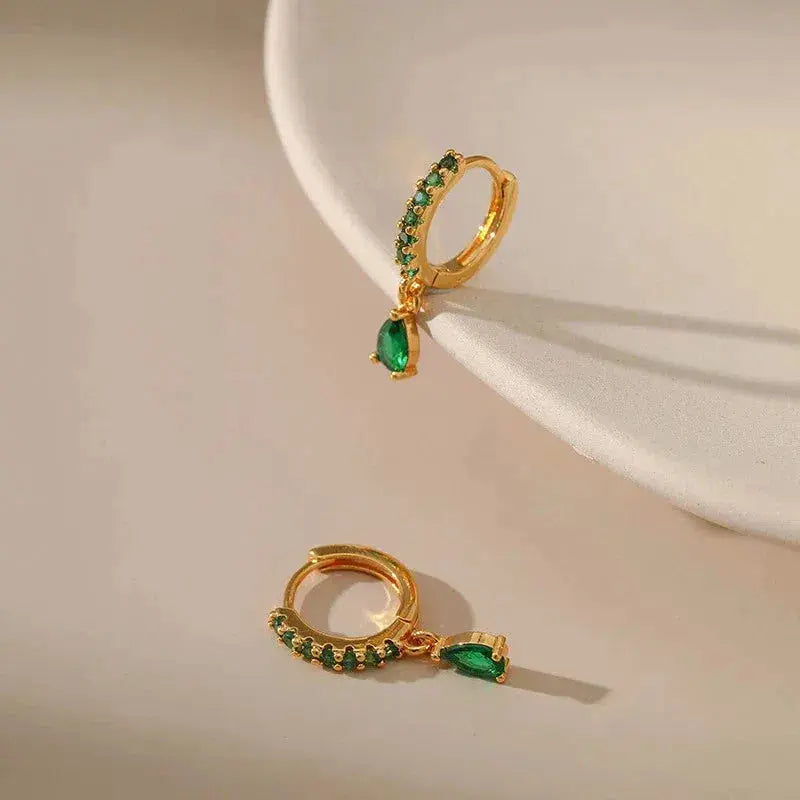 Zirconia earrings with emerald