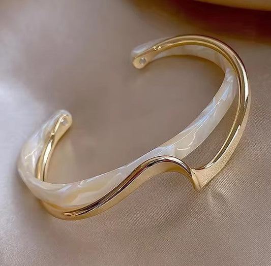 White Shellfish Bangles Bracelet