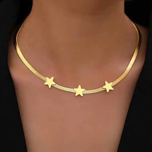 Elegant golden star necklace