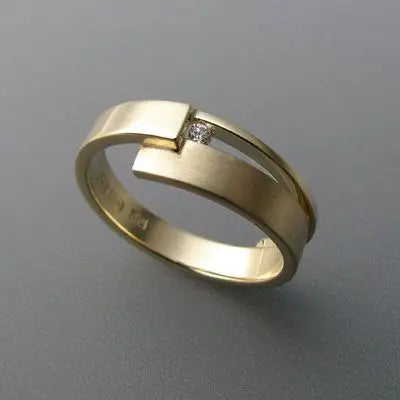 Fine Vintage Golden Ring